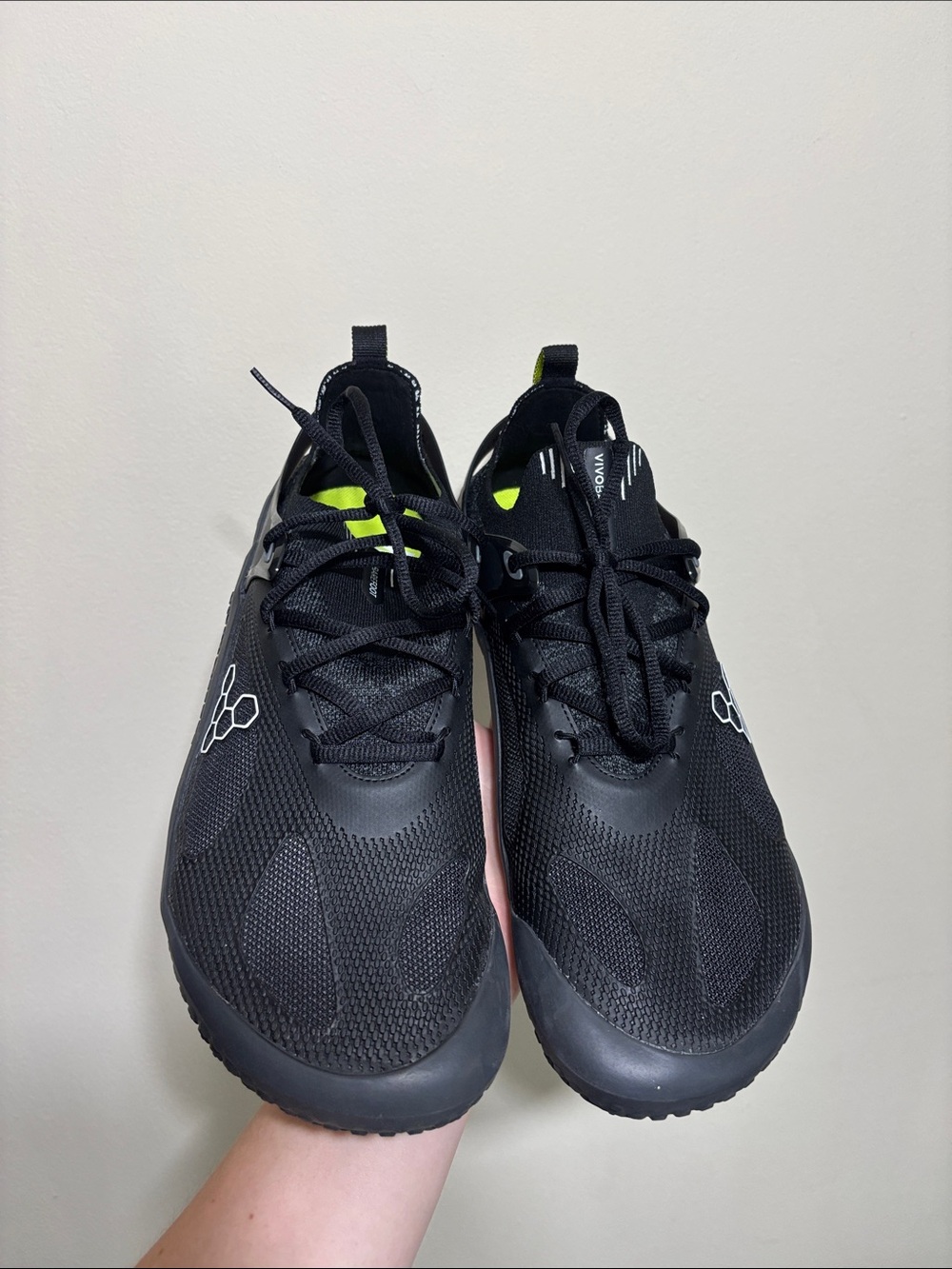 Vivobarefoot Motus Strength M barefoot training shoes in the Obsidian/Grey